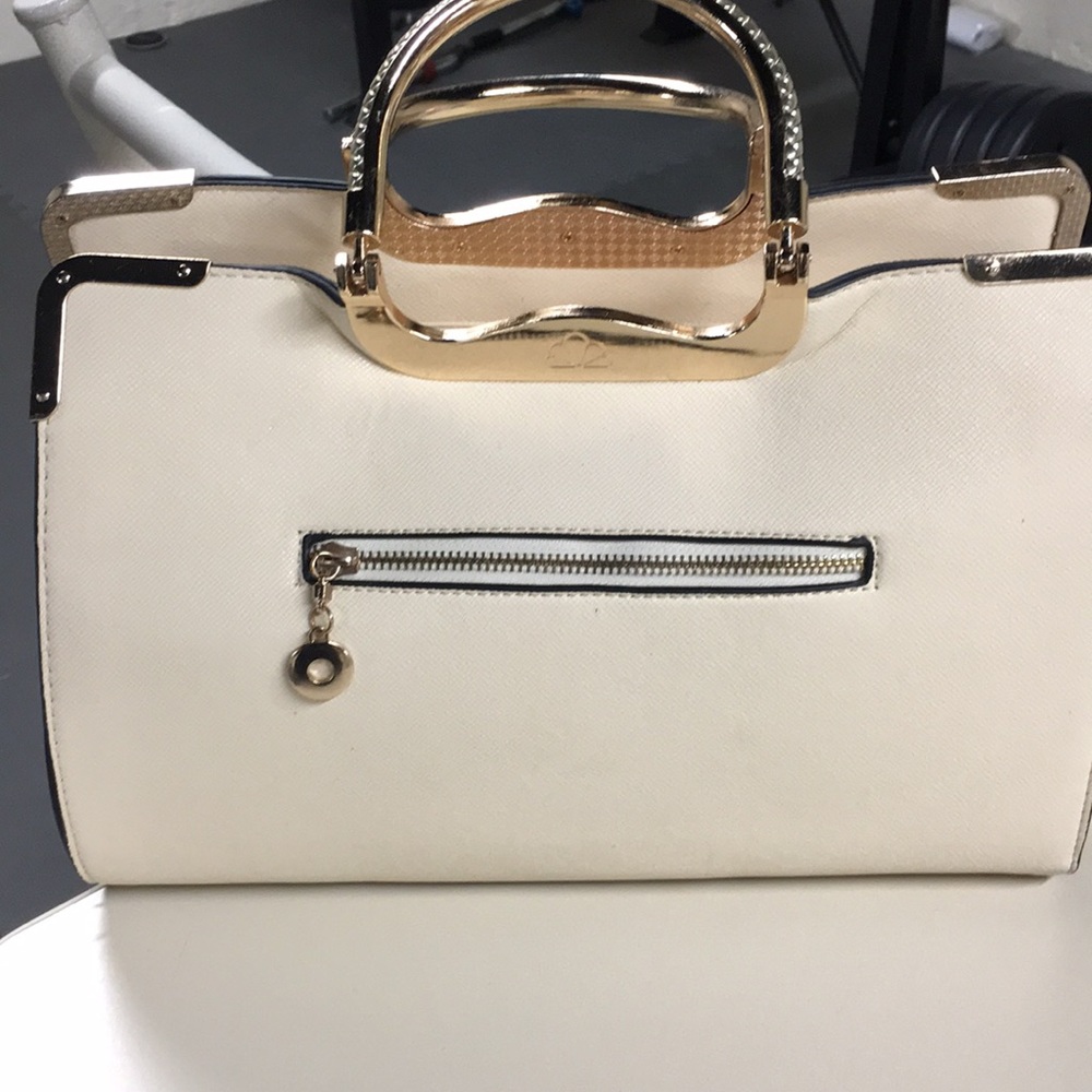 Cute Sophisticated Cream Purse